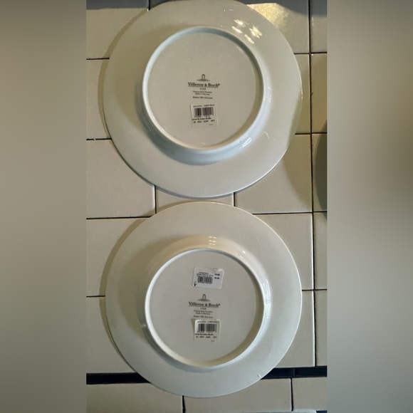 NWT Villeroy & Boch Anmut 2 Dinner Plates 10.5” Sky Blue Prem Bone Porcelain NWT - Picture 2 of 2